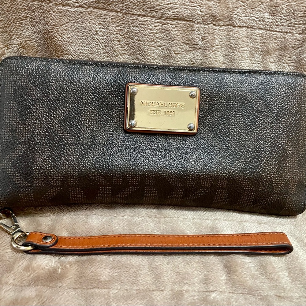 Michael Kors Zip Wallet